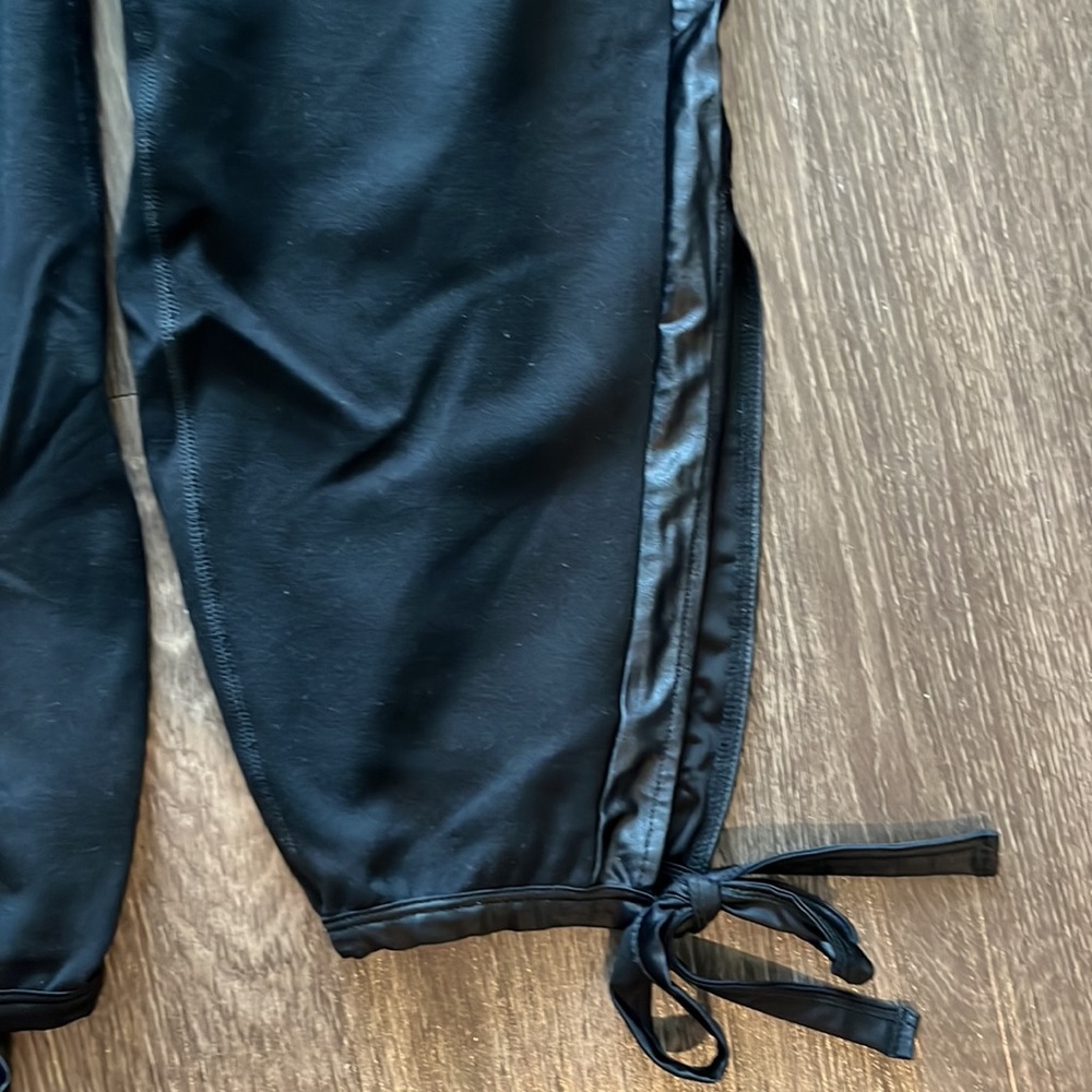 Fabletics Pants Size Large - Picture 3 of 7